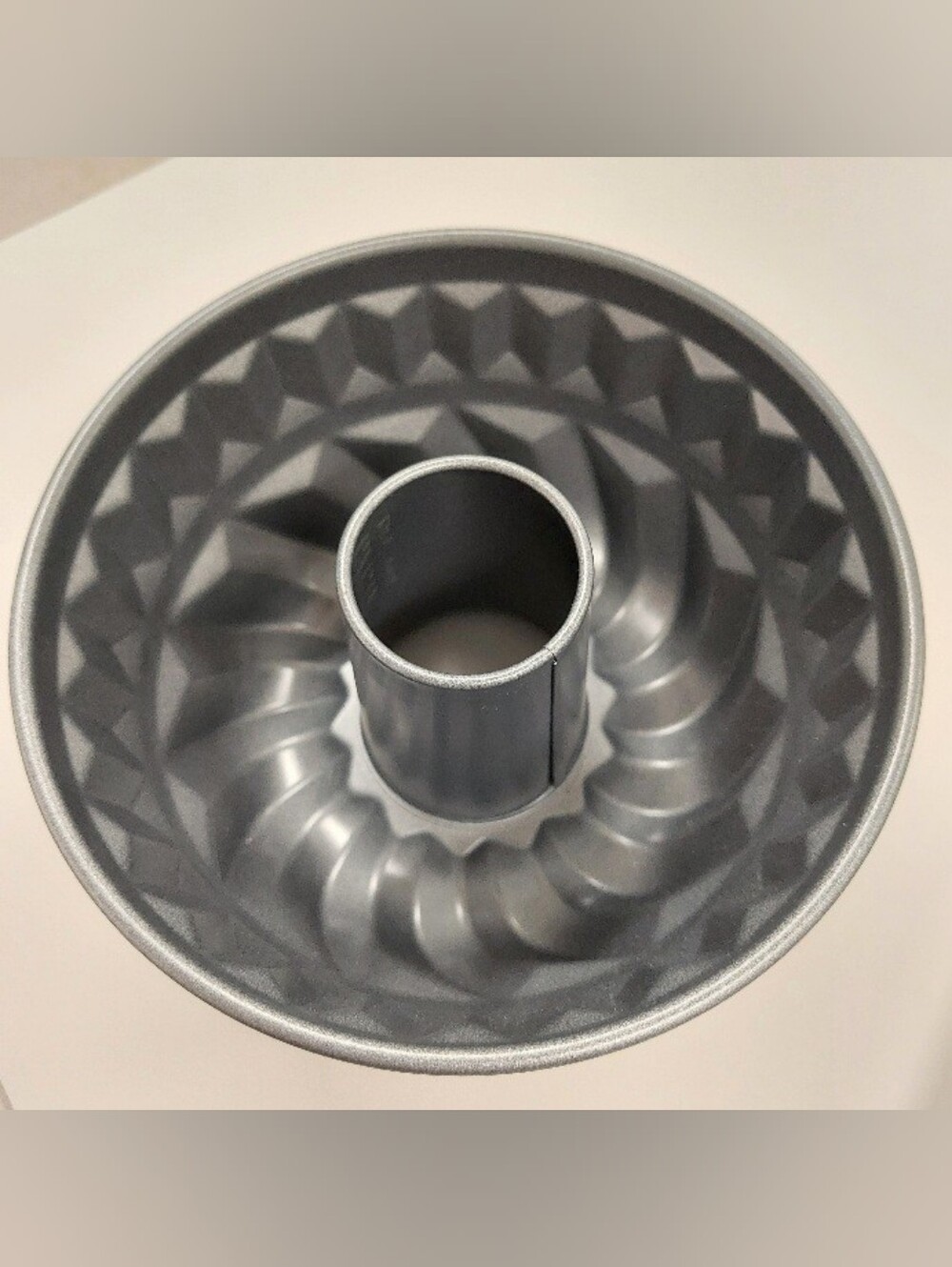 Kaiser Geometric Bundt Cake Pan – Non-Stick Baking Pan